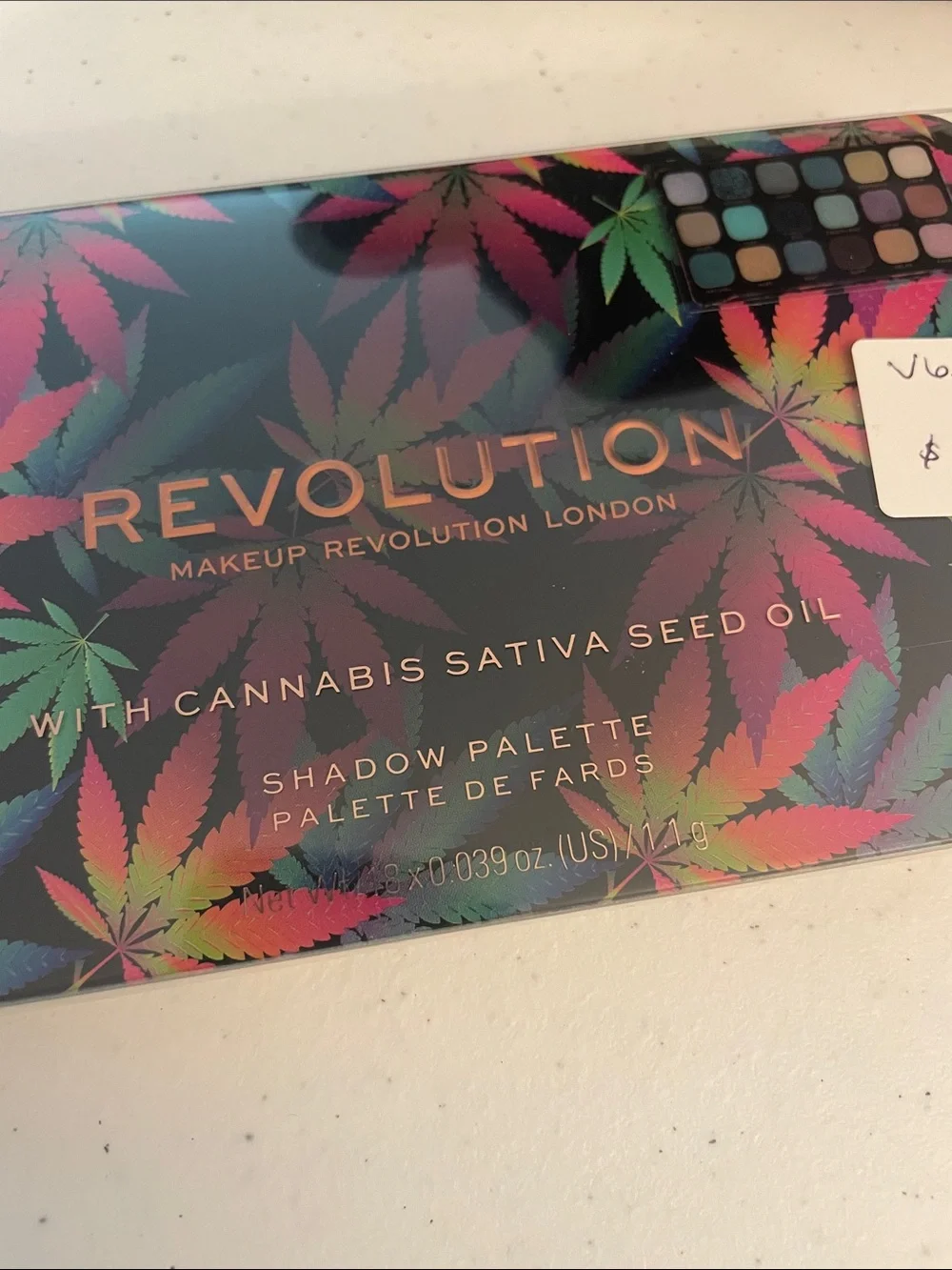 Revolution Eyeshadow Palette – Rainbow Leaf Multicolor Tin